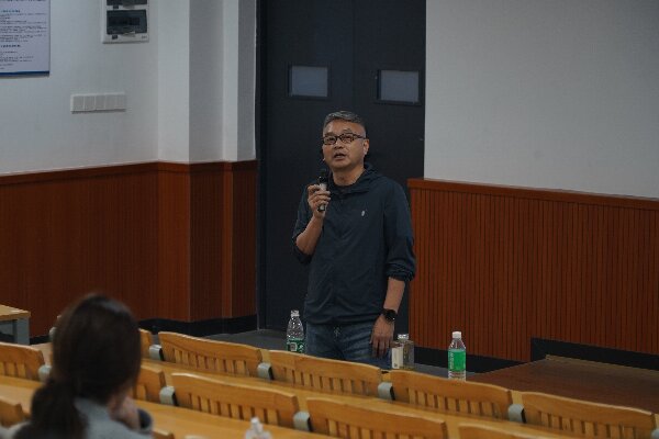 图4 汤绪昌现场指导.jpg