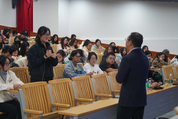 图3 周维挺答疑解惑.jpg